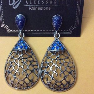 Silver tone dangling earrings